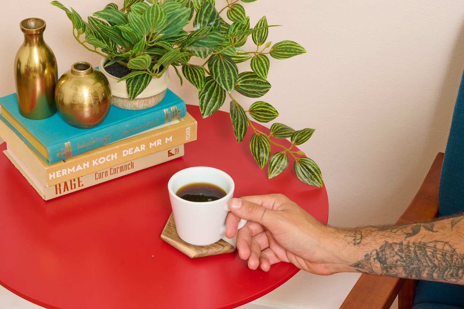 Le Creuset's Holly Mug Is a MustHave for the Holiday Season The Kitchn